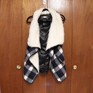 Me Jane Plaid Sherpa Lined Vest | Navy Blue & White | Size L